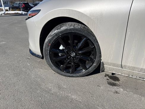 New 2026 MAZDA MAZDA3 Hatchback w/Premium Plus Pkg image 27