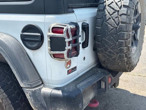 Used 2018 Jeep Wrangler Unlimited Rubicon AWD/4WD image 11