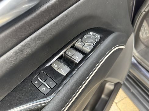 Used 2023 Cadillac Escalade Premium Luxury image 12