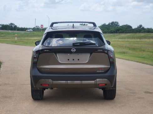 Certified 2025 Nissan Kicks SR FWD image 8