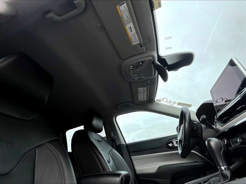 Used 2022 Jeep Compass Limited image 22