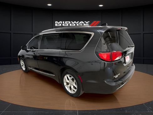 Used 2018 Chrysler Pacifica Touring-L Plus w/ Advanced Safetytec Group FWD image 3