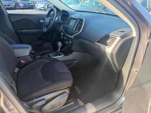 Used 2015 Jeep Cherokee Latitude FWD image 10