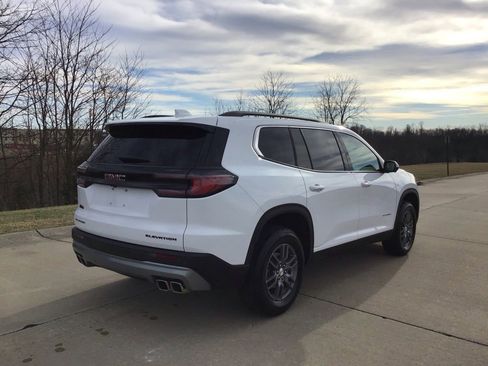 Used 2025 GMC Acadia Elevation image 3