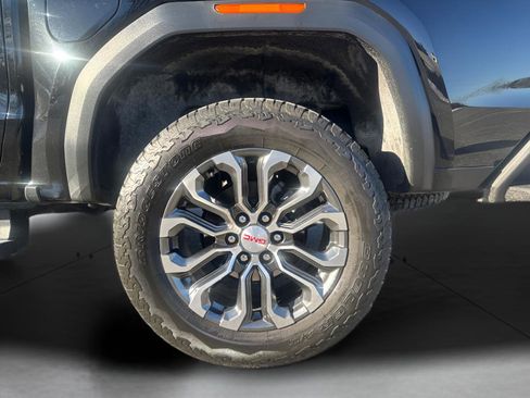 Used 2023 GMC Canyon Denali image 8
