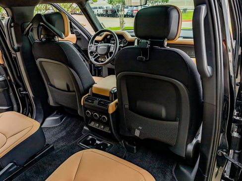 Used 2025 Land Rover Defender 130 V8 image 32