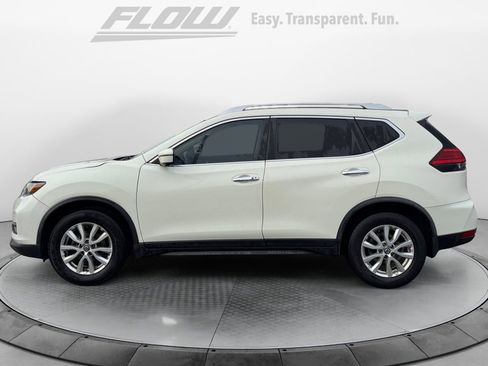 Used 2017 Nissan Rogue SV w/ SV Premium Package image 4