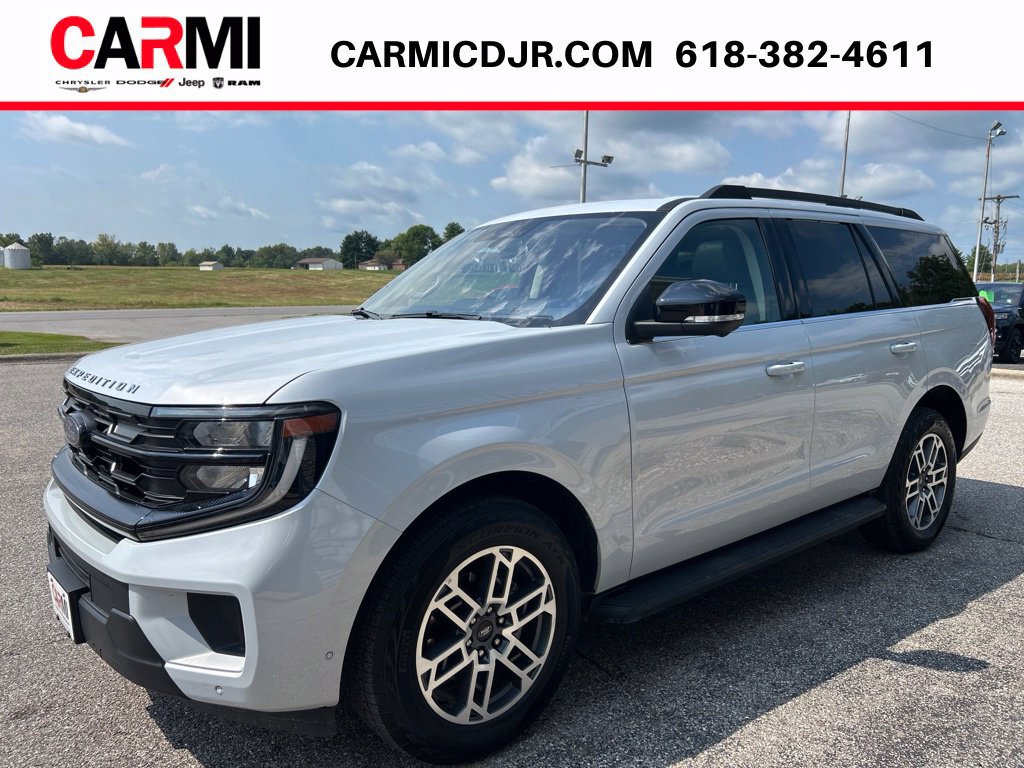 Used 2025 Ford Expedition Active AWD/4WD image 3