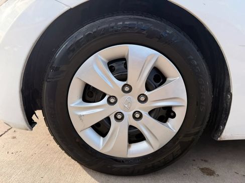 Used 2016 Hyundai Elantra SE FWD image 19