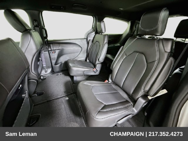 New 2027 Chrysler Pacifica Select FWD image 23