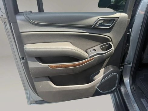 Used 2020 Chevrolet Suburban LT AWD/4WD image 34
