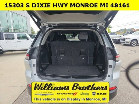 Used 2024 Jeep Grand Cherokee L Limited image 7