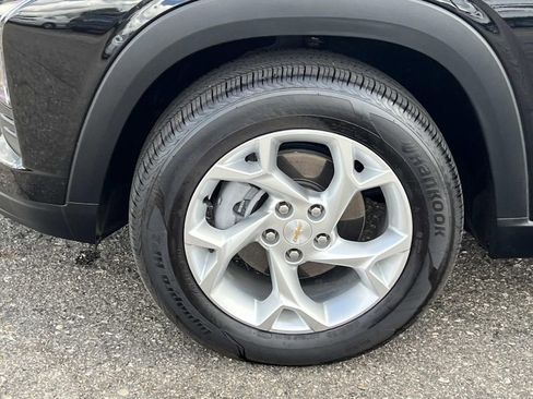 Used 2024 Chevrolet Trax LS w/ LS Convenience Package FWD image 25