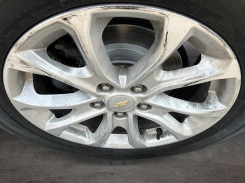 Used 2019 Chevrolet Equinox LT FWD image 19