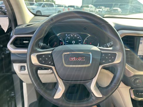 Used 2020 GMC Acadia Denali w/ Technology Package FWD image 31