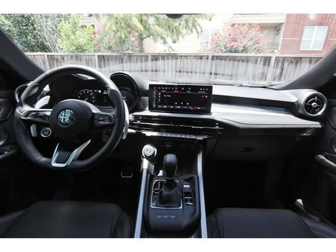Used 2024 Alfa Romeo Tonale Veloce AWD/4WD image 10