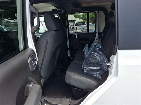 New 2025 Jeep Gladiator Sport image 17