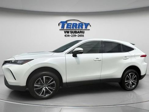 Used 2022 Toyota Venza LE AWD/4WD image 3