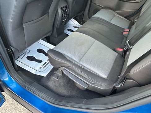 Used 2017 Ford Escape SE w/ Equipment Group 201A FWD image 9