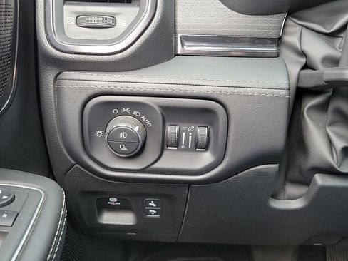 Used 2023 RAM 1500 Limited AWD/4WD image 14