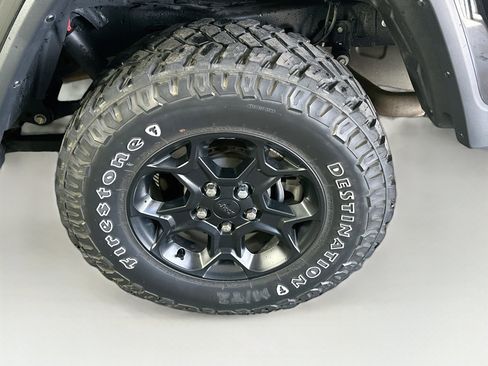 Used 2023 Jeep Gladiator Sport AWD/4WD image 11