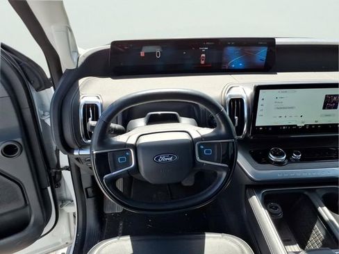 Used 2025 Ford Expedition Max Platinum AWD/4WD image 14