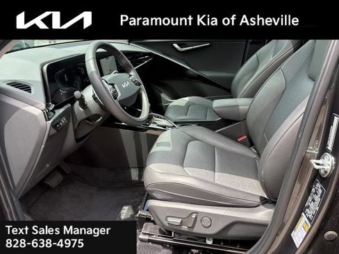 Certified 2025 Kia Niro FWD image 18