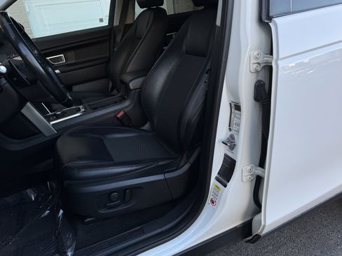 Used 2017 Land Rover Discovery Sport SE image 17