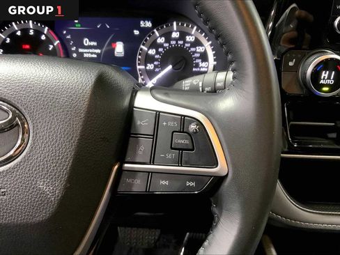Used 2024 Toyota Highlander XLE image 24