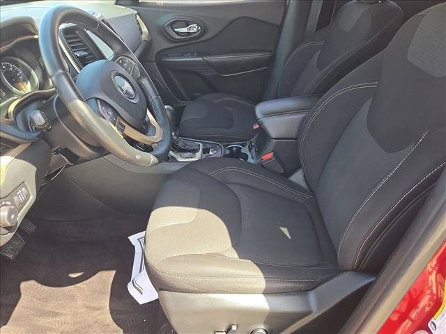 Used 2016 Jeep Cherokee Latitude w/ Comfort & Sound Group FWD image 16