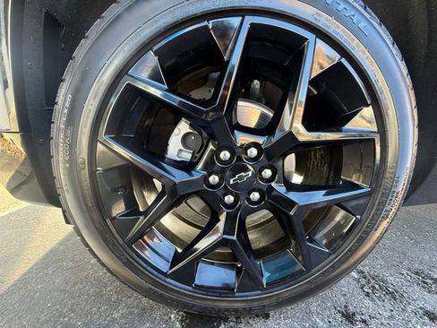 Used 2025 Chevrolet Traverse RS w/ LPO, Floor Liner Package image 9