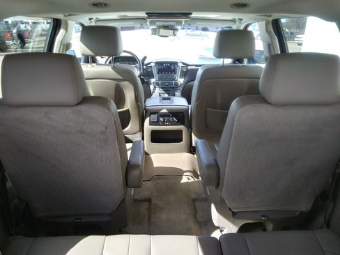 Used 2015 Chevrolet Suburban LT image 11