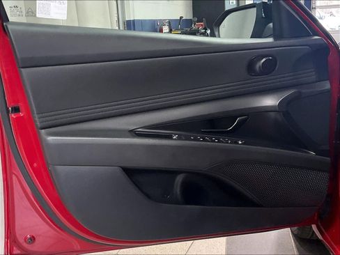 Certified 2025 Hyundai Elantra Sport image 18