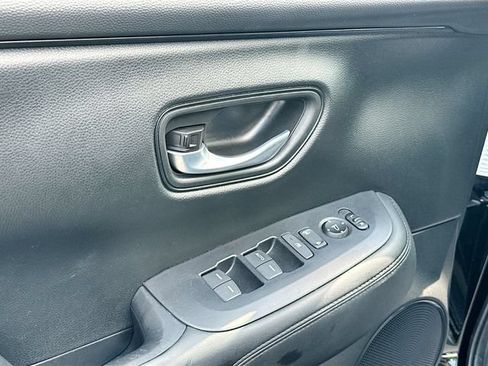 Used 2025 Honda HR-V LX image 17