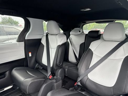 Certified 2026 Toyota Sienna XSE FWD image 7