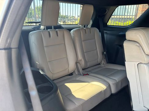Used 2018 Ford Explorer Limited w/ Equipment Group 301A FWD image 32