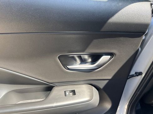 Used 2024 Hyundai Kona Limited FWD image 21