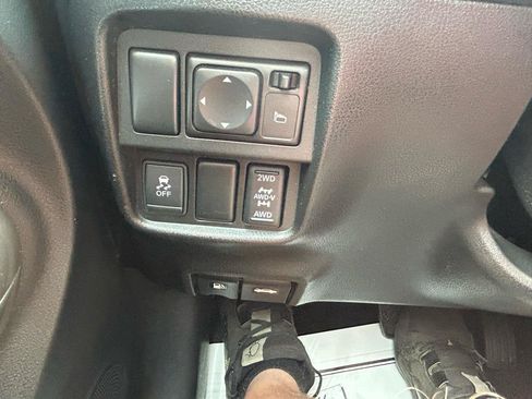 Used 2011 Nissan Juke SV AWD/4WD image 26