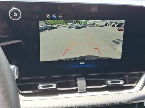 Used 2025 Chevrolet Equinox LT AWD/4WD image 12
