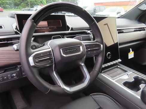 Used 2025 GMC Sierra EV Denali AWD/4WD image 17