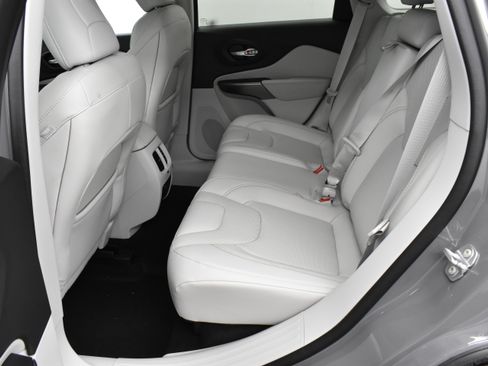 Used 2021 Jeep Cherokee Latitude Lux w/ Comfort/Convenience Group image 15