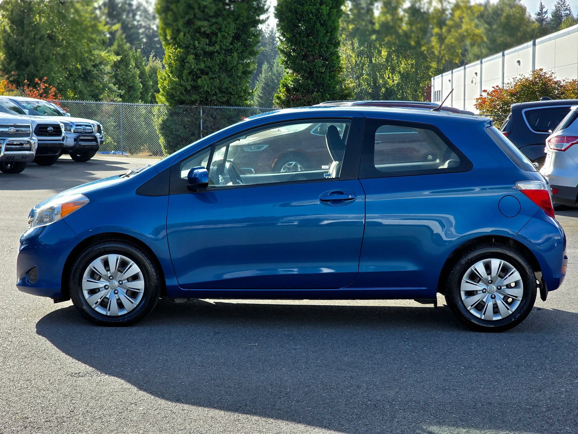 Used 2013 Toyota Yaris L FWD image 6