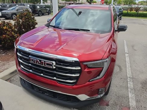 Used 2024 GMC Acadia Elevation w/ Luxury Package FWD image 2