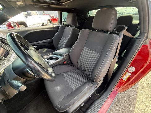 Used 2019 Dodge Challenger R/T w/ Driver Convenience Group RWD image 13