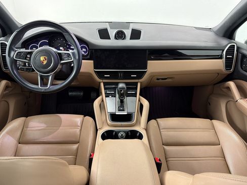 Used 2022 Porsche Cayenne AWD/4WD image 15