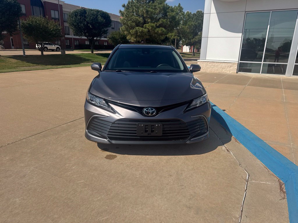 Used 2022 Toyota Camry LE FWD image 2