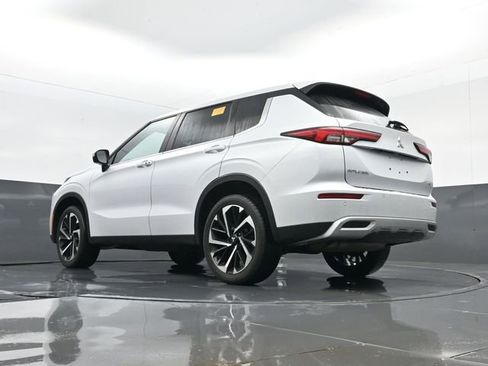 Used 2023 Mitsubishi Outlander SE AWD/4WD image 28