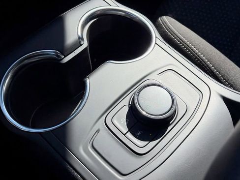 Used 2024 GMC Terrain SLE image 32