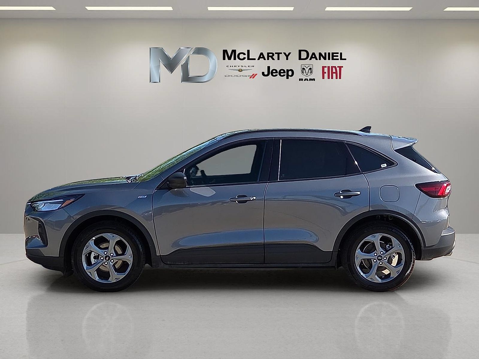 Used 2025 Ford Escape ST-Line FWD image 3