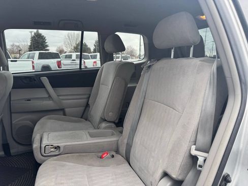 Used 2011 Toyota Highlander SE w/ Tow Pkg image 13